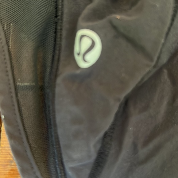 BC lululemon hotty hot shorts. Size 2 - Picture 2 of 3